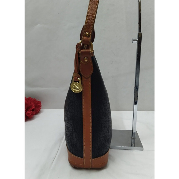 Dooney & Bourke Black Pebbled Leather Zipper Hobo Shoulder Bag -VTG Made in USA - Picture 2 of 15